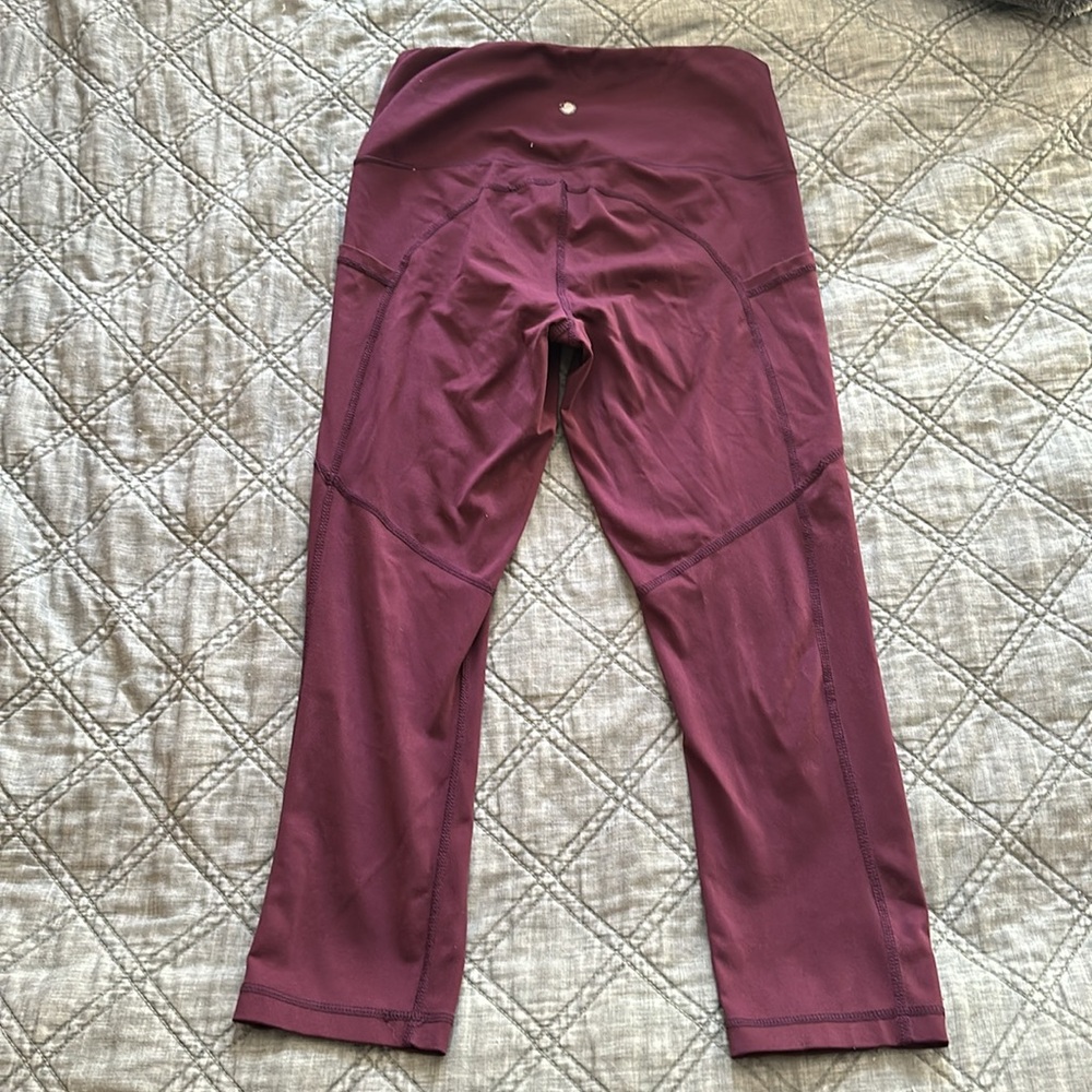 Yogalicious Cropped Leggings with Pockets - Picture 5 of 5